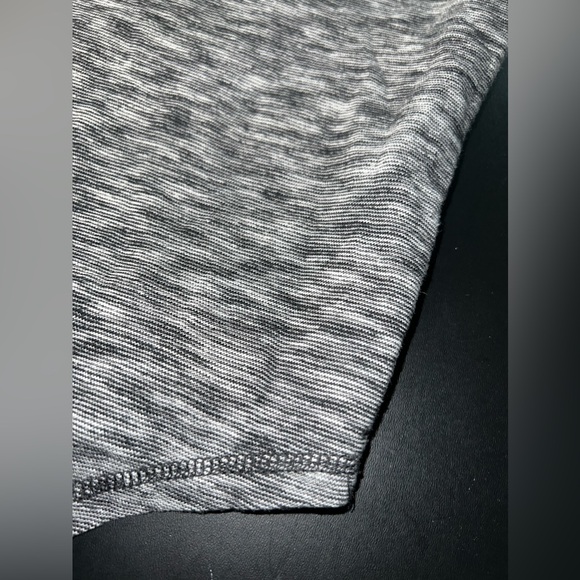 On The Byas women’s Heathered Grey & Black Scoop Hem tank top Size Medium EUC - Picture 2 of 4